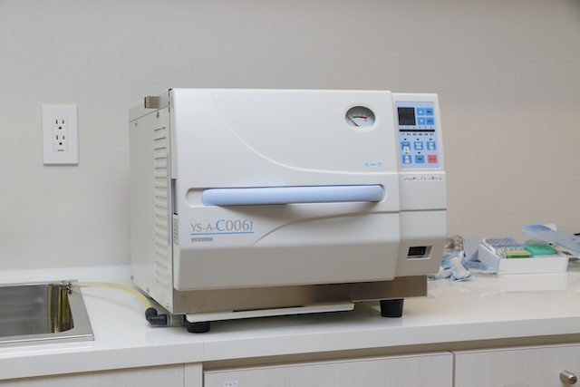 自動高圧蒸気滅菌器